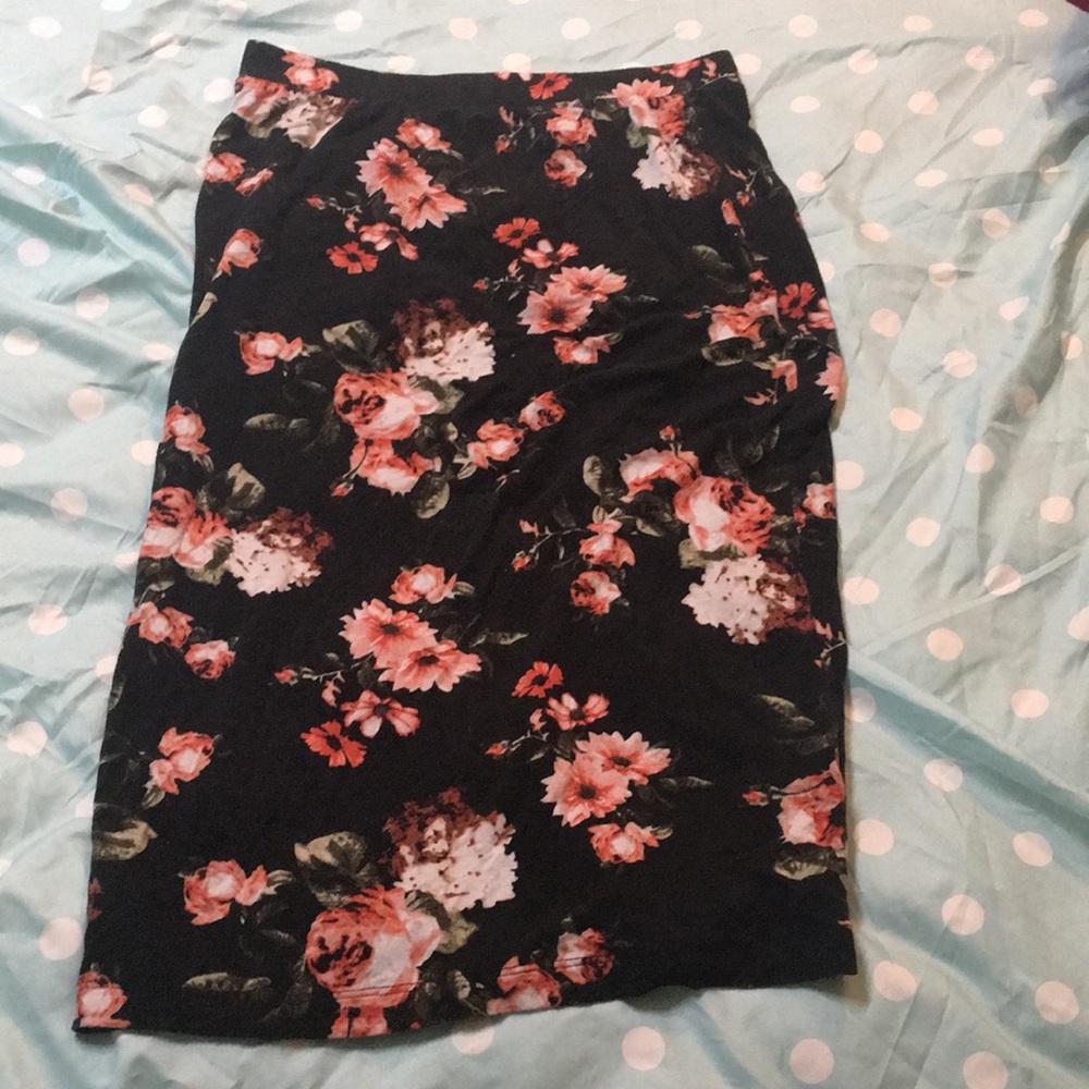 Pretty pencil flowy skirt